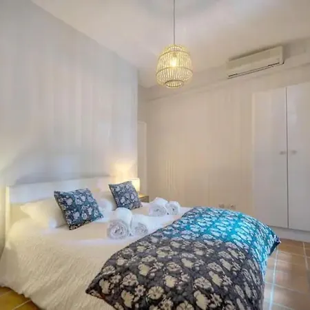 Charming In A Manor In Apartment