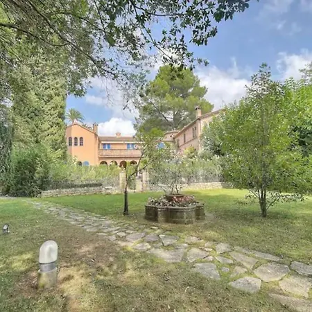 Charming In A Manor In Apartment