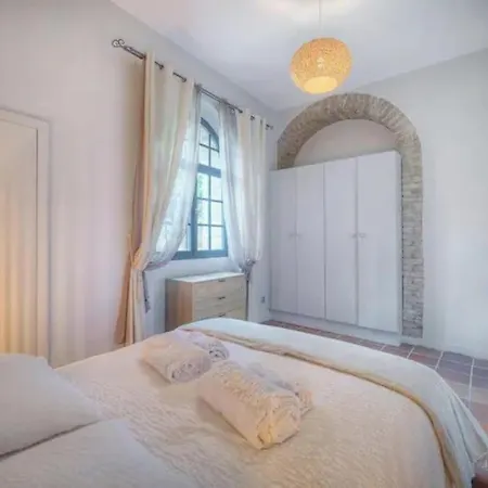 Charming In A Manor In Apartment Cannes