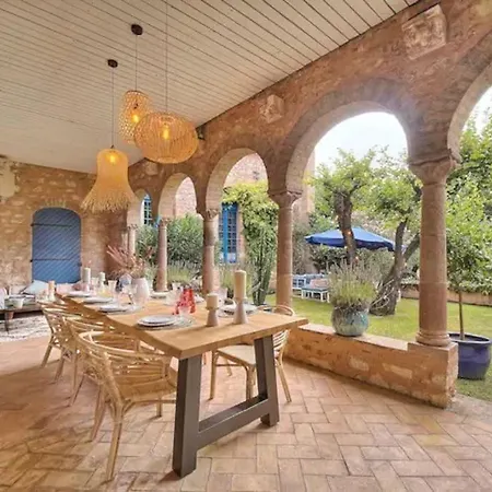 Charming In A Manor In *