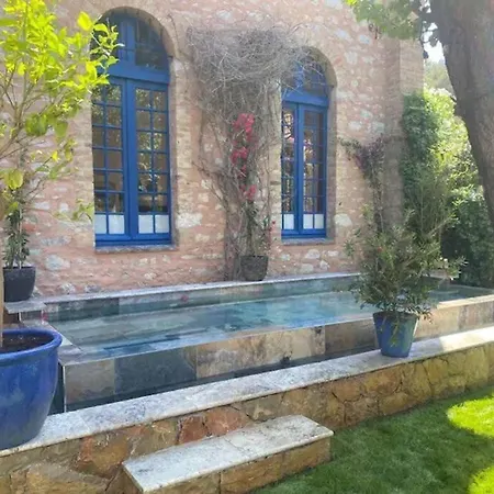 Charming In A Manor In Apartment Cannes