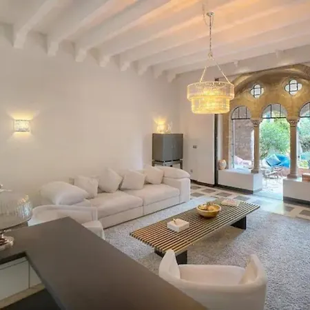 Charming In A Manor In Apartment *